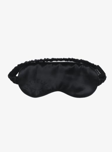 Svart, flat sovemaske i blank silke med rynket elastisk stropp